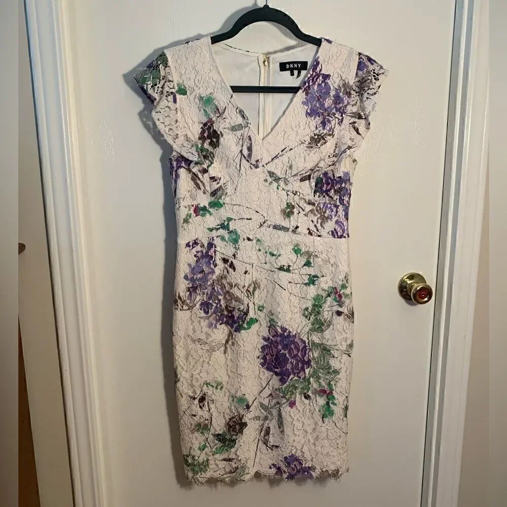 DKNY EUC cream/purple floral lace cap sleeve dress Size 4